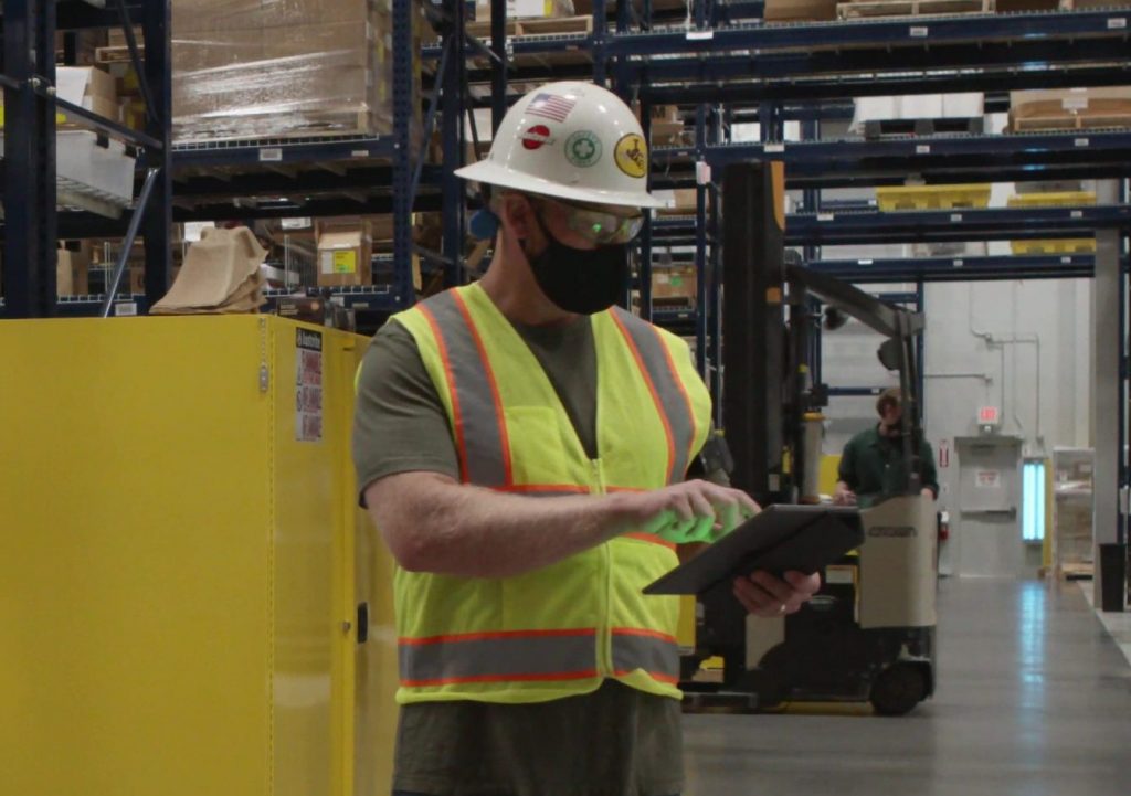 Worker wearing a wearable technology device
